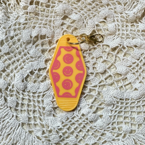 Motel keychain - Picture 2 of 3
